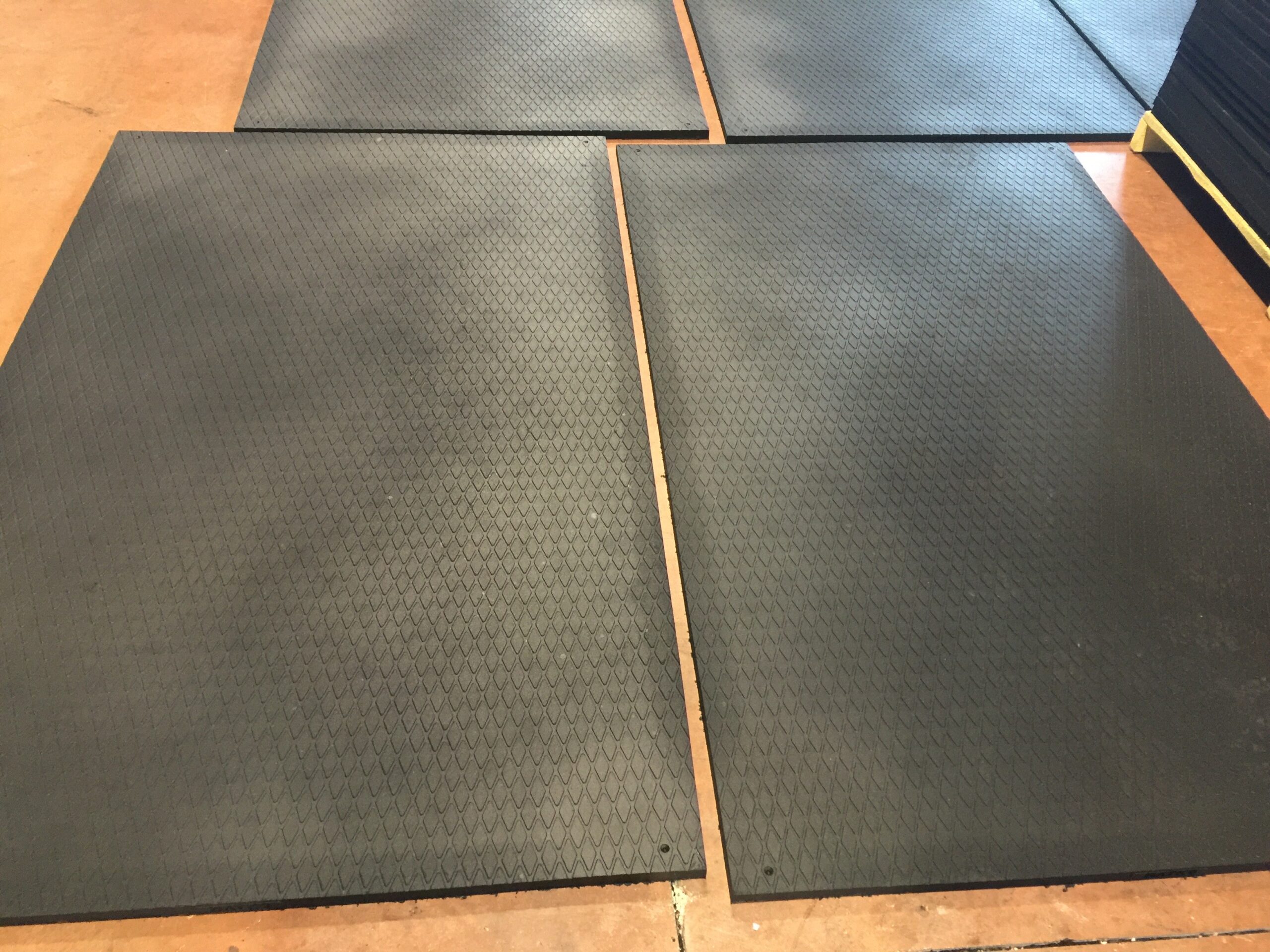 HAYVAN YATAĞI YAPIŞTIRICISI